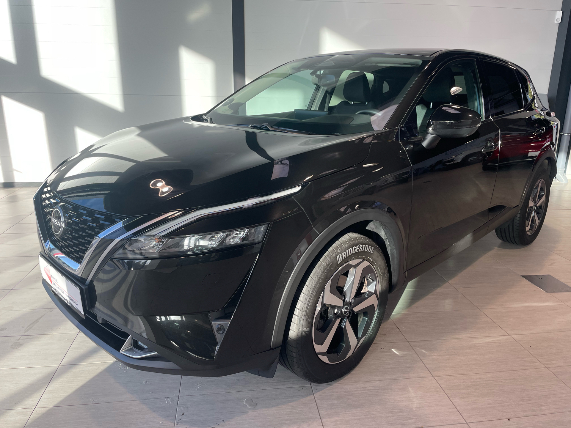QQ sort2 Tilbud Nissan Qashqai sort